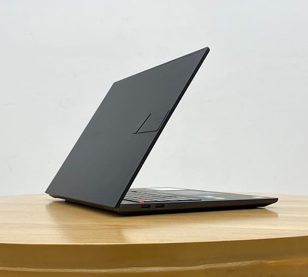 Asus Vivobook Pro 16X OLED M7600QE | <b>2021 Model</b> | 16'' 4K UHD Laptop Black ( Ryzen 9 5900HX, 16GB, 512GB SSD, RTX3050Ti 4GB, W11 )